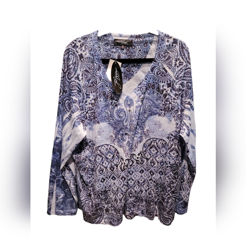 Avenida Azul Top w/Rhinestones w/Danskin Yoga Pants.